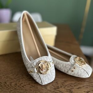 NWT! NEW! Michael Kors Fulton Studded Logo Moccasin Leather Flats Womens Vanilla